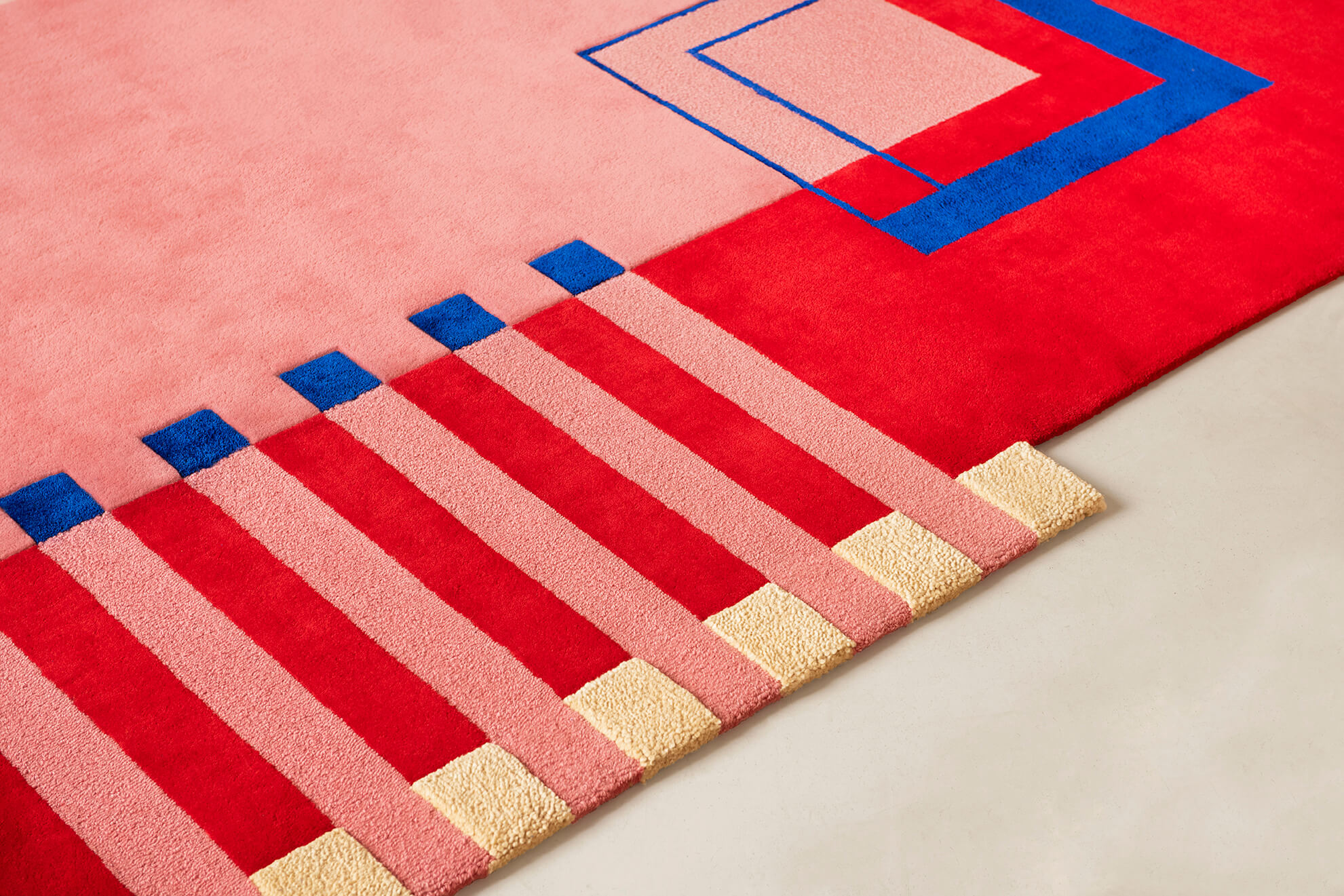 Image Crafting Perfection: A Bespoke Carpet for the ‘Sunset Apartment’ by Aurélie Penneman Interior Design in Knokke-Zoute